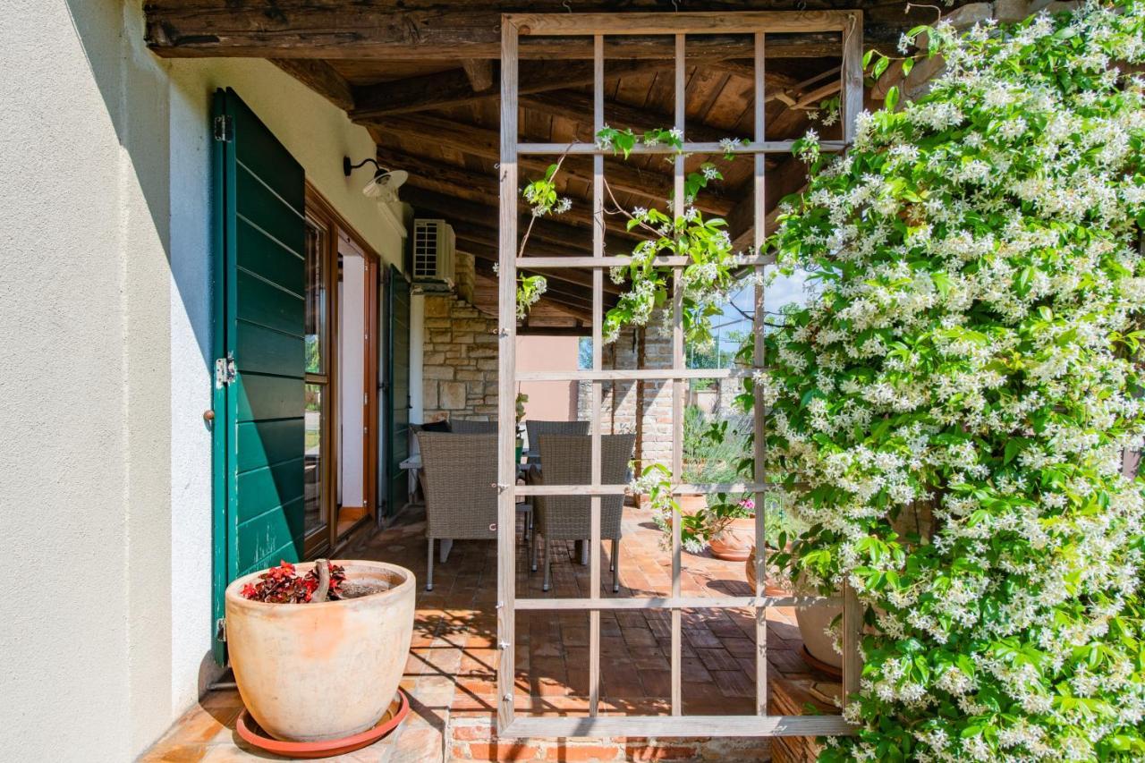 House Boris Apartment Loborika Luaran gambar
